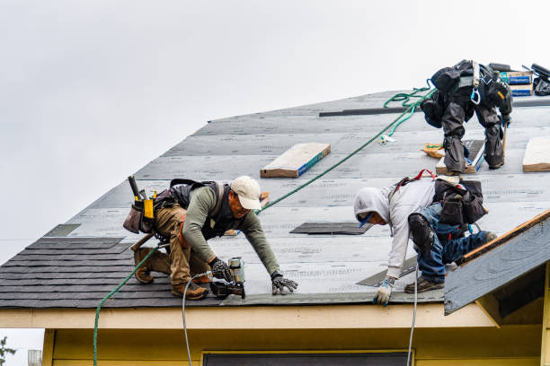 Professional Roofing technician working in Menlo, WA
